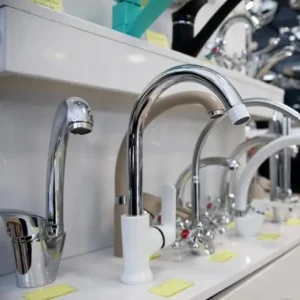 Keukenkranen display in de showroom