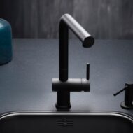 reginox yadkin eenhendel keukenmengkraan draaibaar zwart r31681